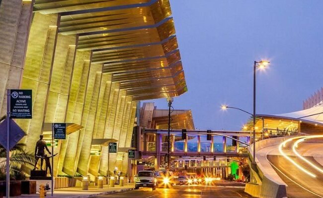 San Diego International Airport (SAN)